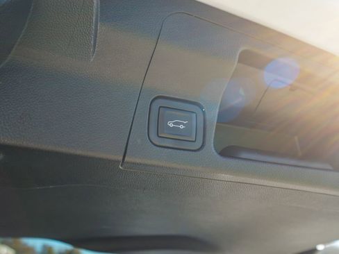 Used 2023 GMC Acadia SLT w/ Elevation Edition image 39