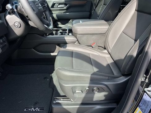 New 2026 GMC Yukon Denali w/ Denali Reserve Package AWD/4WD image 19