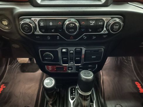 Used 2019 Jeep Wrangler Unlimited Rubicon AWD/4WD image 18