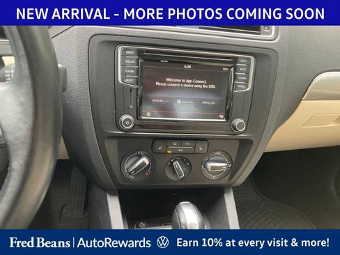 Used 2017 Volkswagen Jetta SE FWD image 13