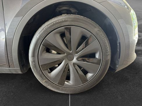 Used 2025 Tesla Model Y Long Range RWD image 33