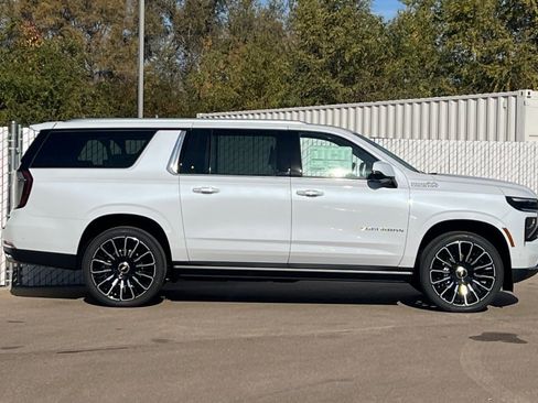 New 2026 Chevrolet Suburban High Country image 3