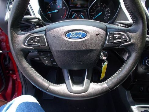Used 2017 Ford Escape SE w/ Equipment Group 201A AWD/4WD image 30