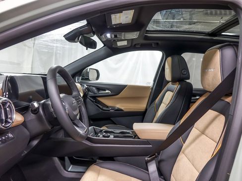 New 2026 Chevrolet Equinox ACTIV w/ LPO, Floor Liner Package image 13