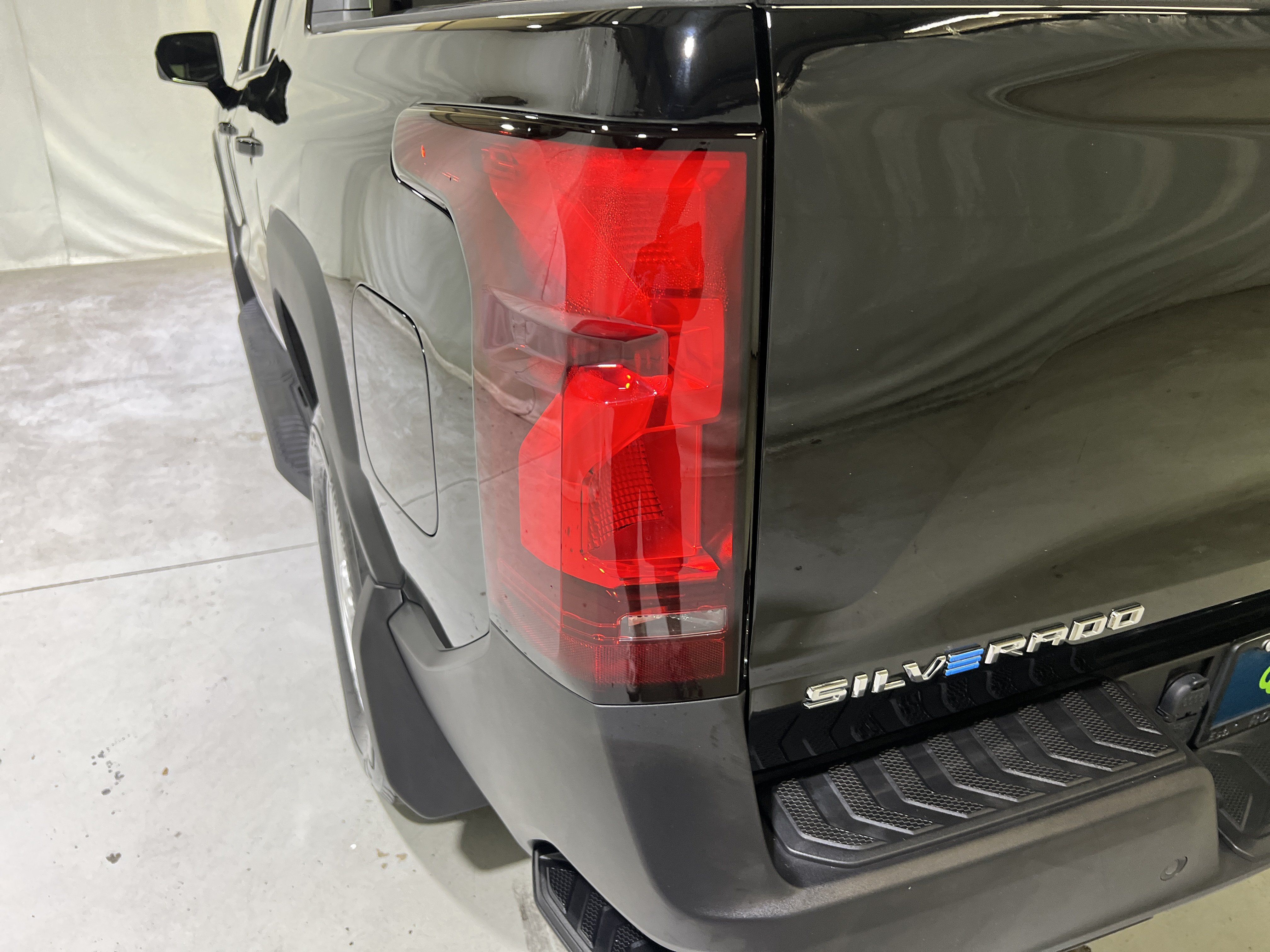 Certified 2025 Chevrolet Silverado EV W/T AWD/4WD image 10