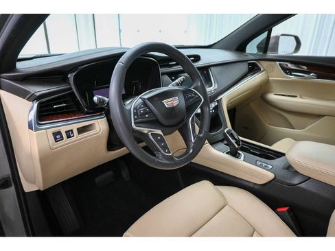 Used 2018 Cadillac XT5 Luxury w/ Driver Awareness Package image 9