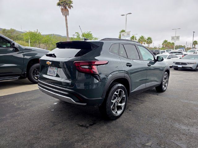Used 2025 Chevrolet Trax LT FWD image 6