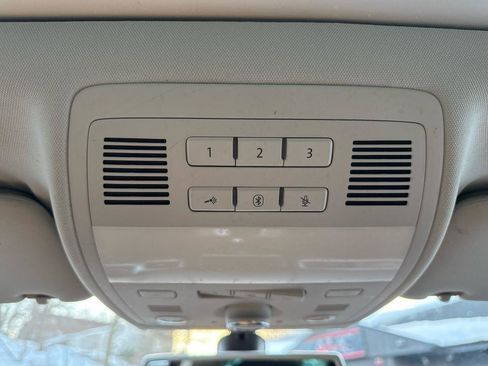 Used 2011 Volkswagen Touareg Hybrid image 55