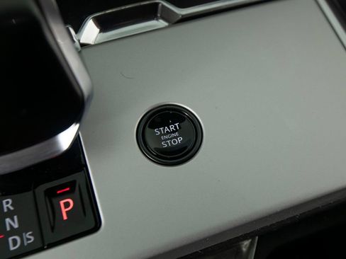 Used 2025 Land Rover Range Rover SV AWD/4WD image 24