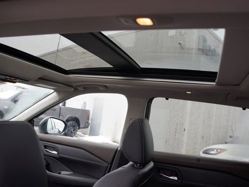 Used 2023 Nissan Rogue SL w/ SL Premium Package image 16