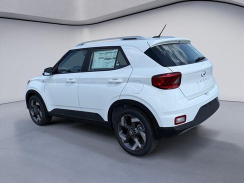 New 2026 Hyundai Venue SEL FWD image 3