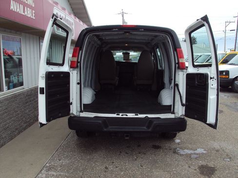 Used 2012 GMC Savana 1500 AWD image 8