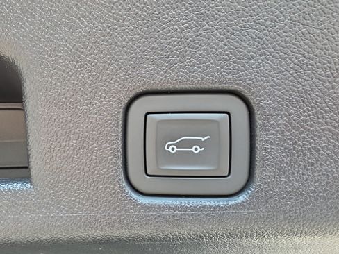 Used 2026 Chevrolet Traverse Z71 w/ Driver Confidence Package AWD/4WD image 57