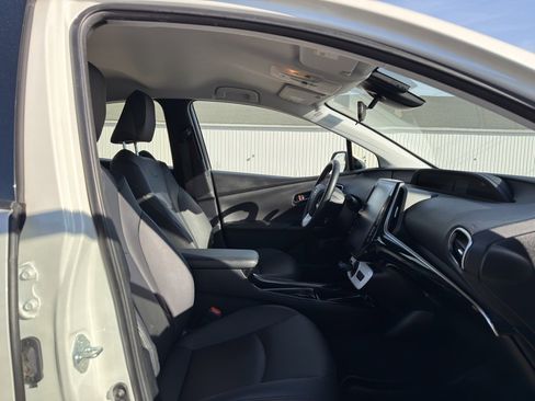 Used 2018 Toyota Prius Prime Premium image 58