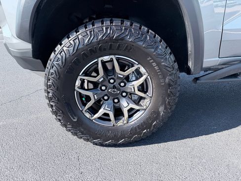 Used 2025 Chevrolet Colorado ZR2 w/ Technology Package AWD/4WD image 35