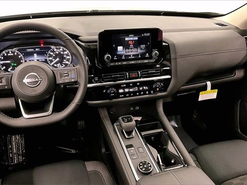 New 2025 Nissan Pathfinder SV w/ Black Appearance Package image 7