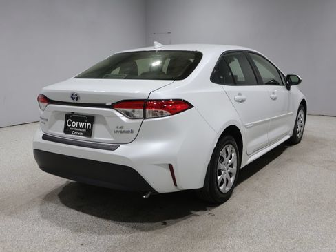 Used 2024 Toyota Corolla LE FWD image 2