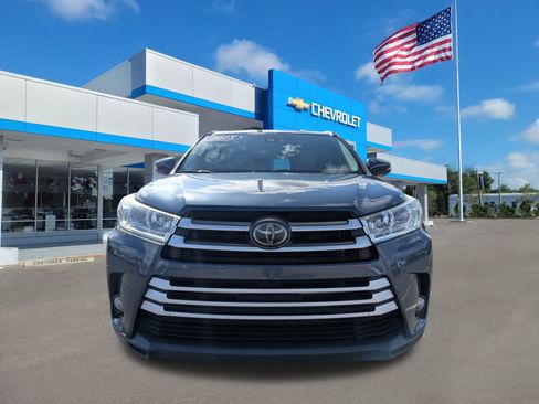 Used 2018 Toyota Highlander XLE image 12