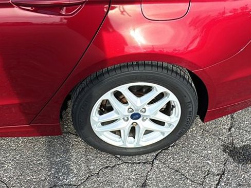 Used 2014 Ford Fusion SE image 25