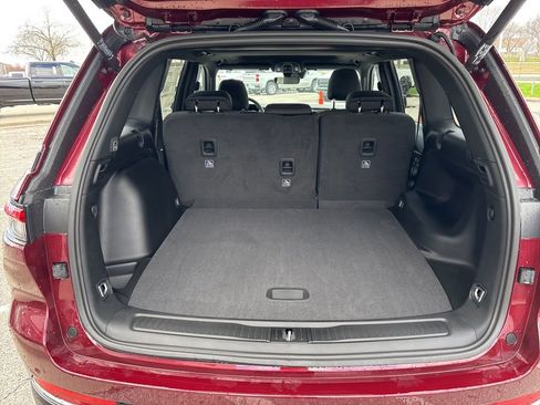 New 2026 Jeep Grand Cherokee Laredo X AWD/4WD image 4