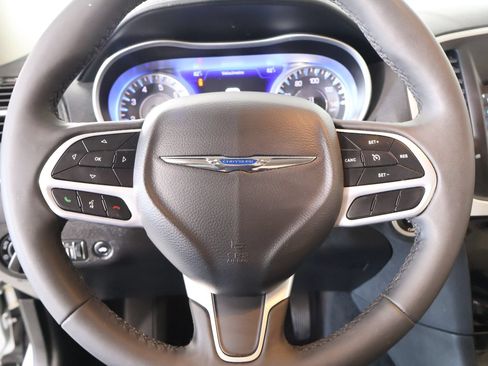 Used 2023 Chrysler 300 Touring w/ Sport Appearance Package RWD image 3