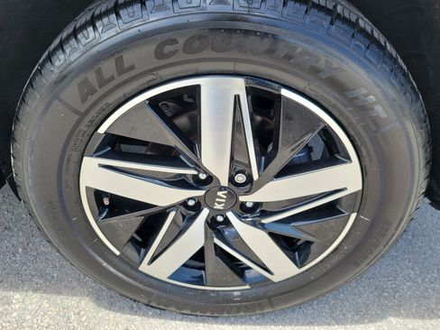 Used 2021 Kia Sorento S FWD image 30