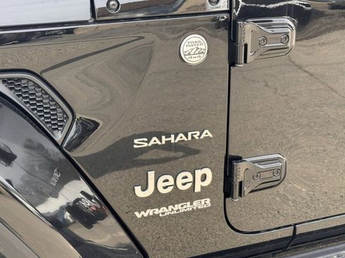 Used 2022 Jeep Wrangler Unlimited Sahara w/ Cold Weather Group image 8