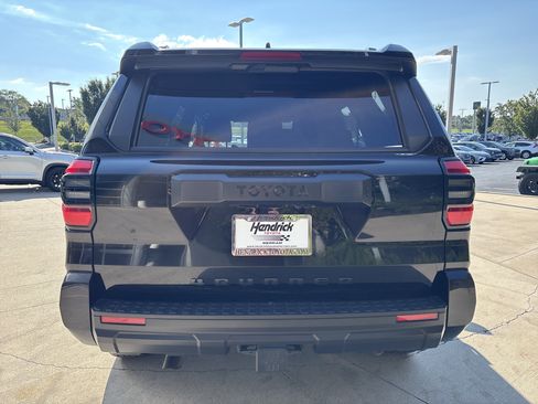 Used 2025 Toyota 4Runner SR5 AWD/4WD image 9