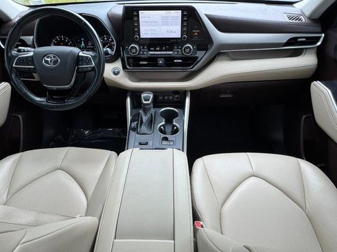 Used 2021 Toyota Highlander XLE image 13