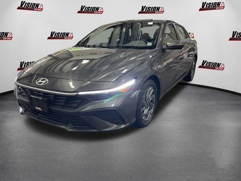 Used 2024 Hyundai Elantra SEL FWD image 1