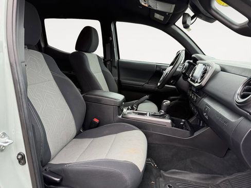 Certified 2022 Toyota Tacoma TRD Sport w/ Technology Package image 17