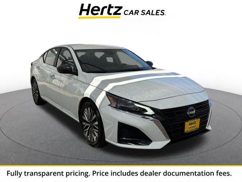 Used 2025 Nissan Altima 2.5 SV FWD image 1