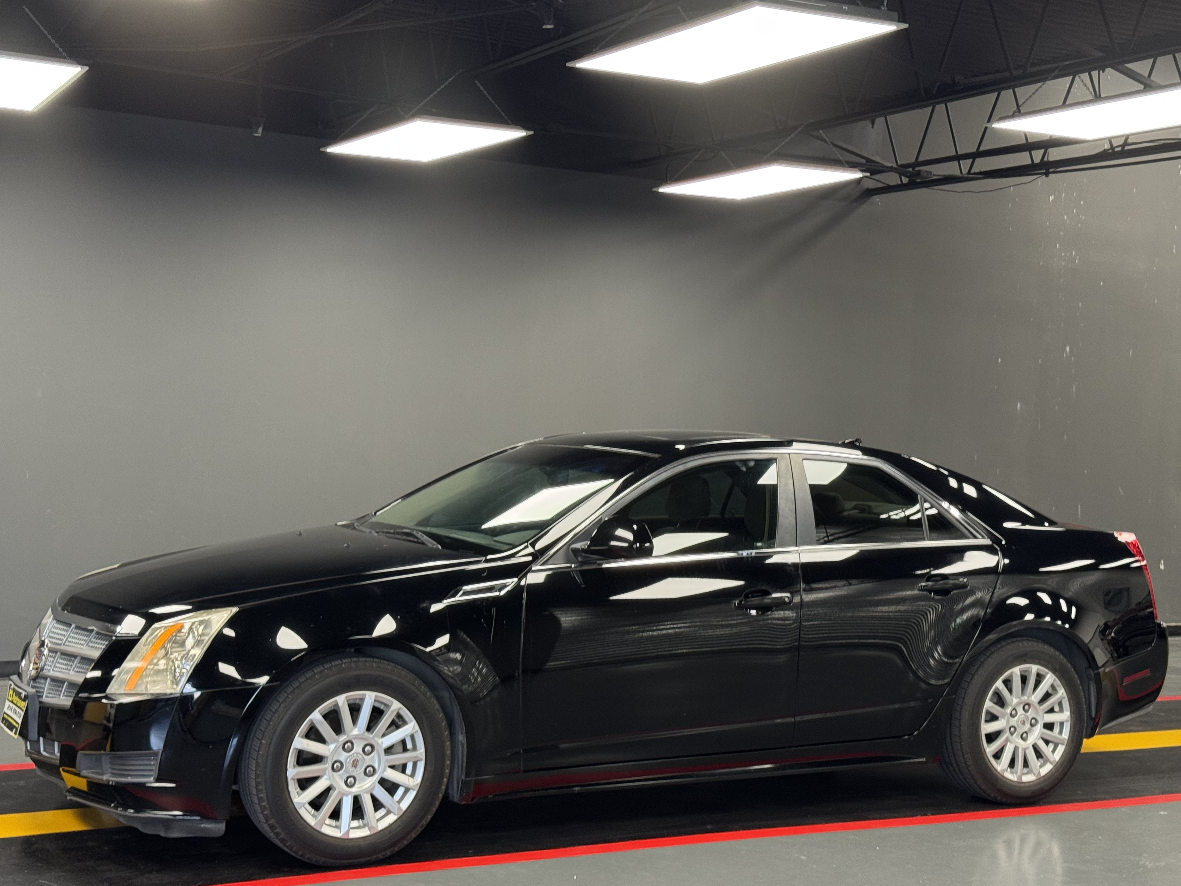 Used 2011 Cadillac CTS Luxury RWD image 1