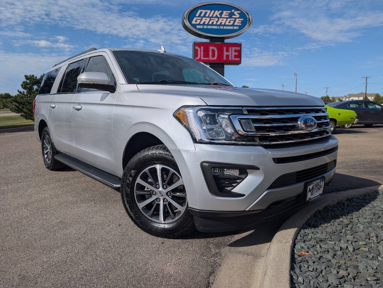 Used 2018 Ford Expedition Max XLT w/ Equipment Group 202A AWD/4WD image 2