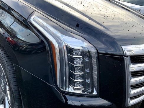 Used 2020 Cadillac Escalade Premium Luxury image 27