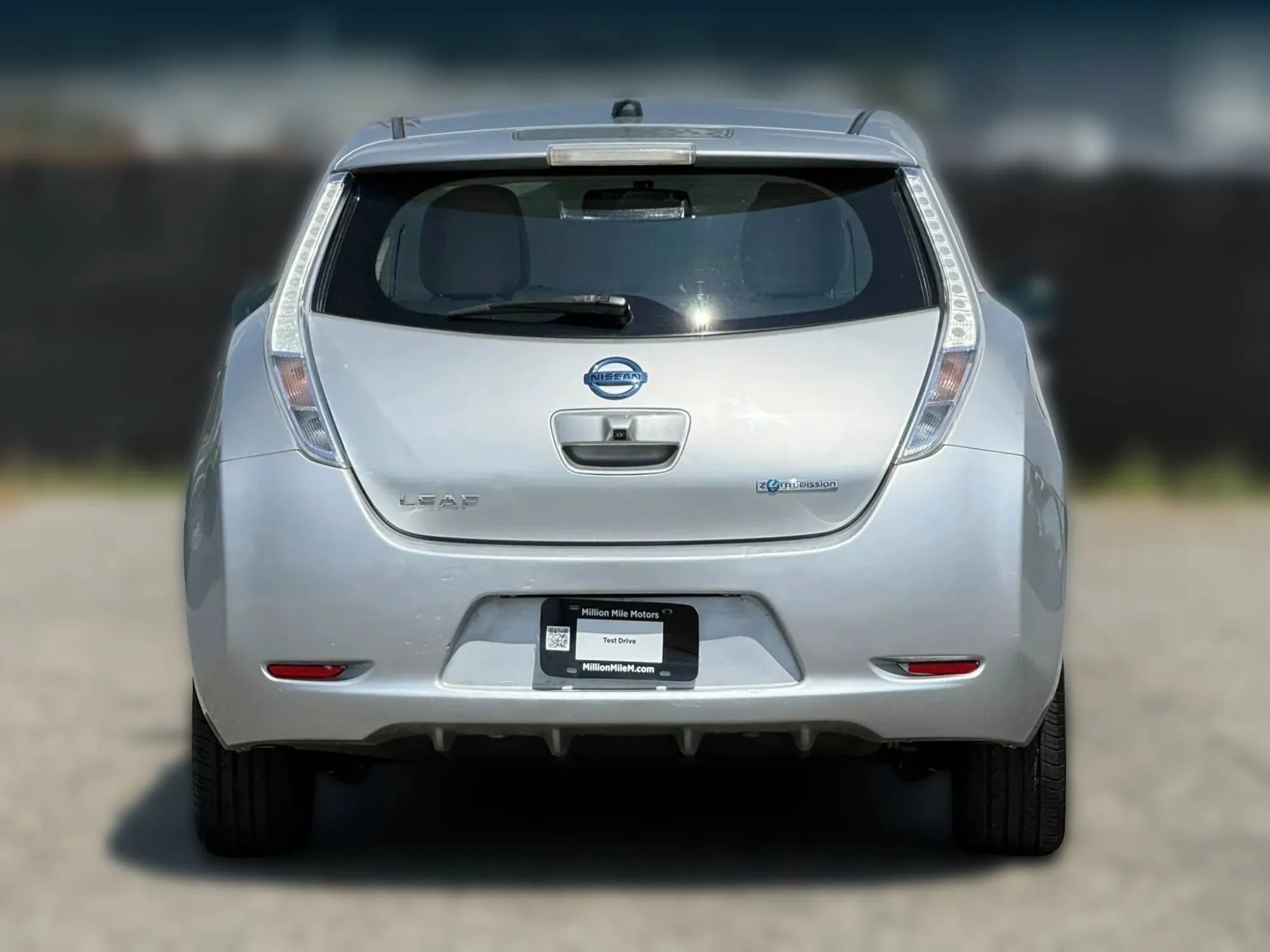 Used 2012 Nissan Leaf SL w/ Recycling/Organizational Pkg FWD image 4