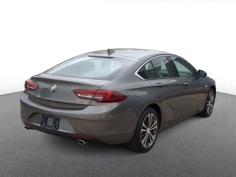 Used 2018 Buick Regal Essence w/ Driver Confidence Package #1 FWD image 8