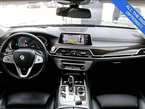 Used 2022 BMW 750i xDrive w/ Executive Package image 21