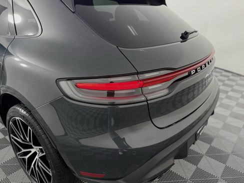 Certified 2025 Porsche Macan image 12