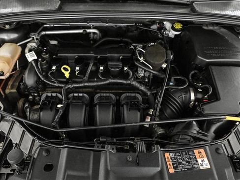 Used 2015 Ford Focus Titanium w/ Titanium Cold Weather Package FWD image 23