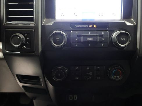 Used 2019 Ford F150 XLT w/ Equipment Group 302A Luxury AWD/4WD image 32