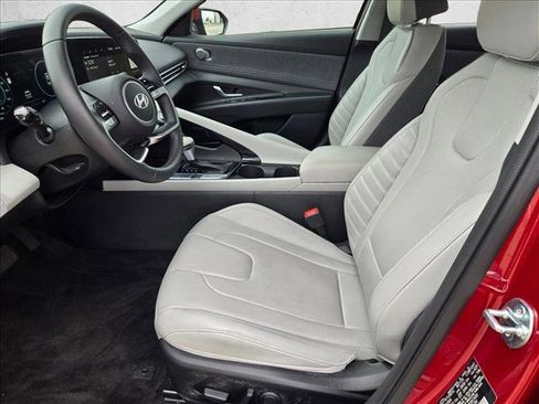 Used 2025 Hyundai Elantra Limited FWD image 16