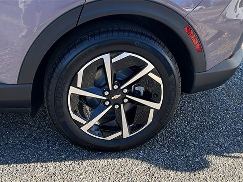 New 2026 Chevrolet Equinox EV LT image 9