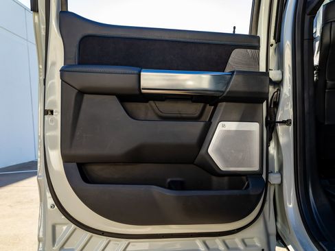 Used 2025 Ford F250 Platinum w/ Tremor Off-Road Package image 39