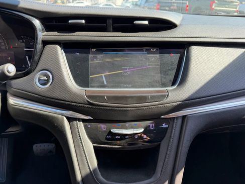 Used 2017 Cadillac XT5 Luxury FWD image 21