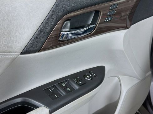 Used 2017 Honda Accord EX-L image 20