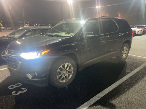 Used 2018 Chevrolet Traverse LT image 2