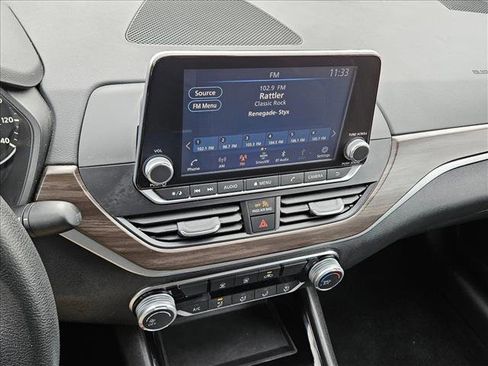 Used 2024 Nissan Altima 2.5 SV image 14