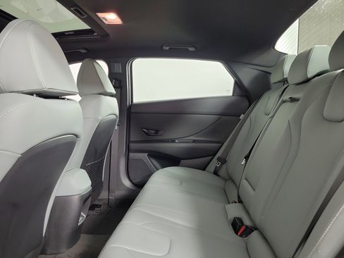 New 2025 Hyundai Elantra Limited image 29