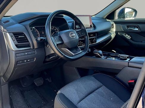 Used 2025 Nissan Rogue SV AWD/4WD image 17